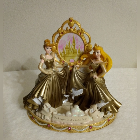 Disney Princesses Figurine The Happiest Celebration On Earth 6.75